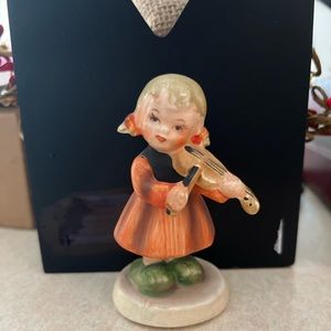 Ceramic little girl with violin